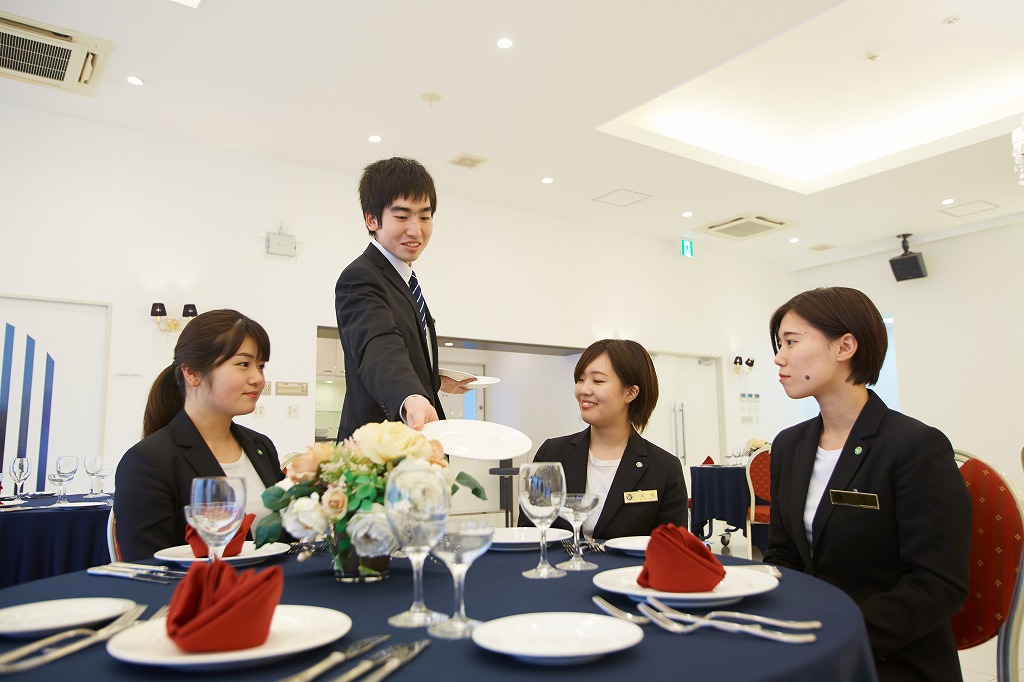 <br /><b>Warning</b>: Illegal string offset 'label' in <b>/home/kawaharagakuen/www/ht_docs/web/minato/wp-content/themes/hospitality.kawahara.ac.jp/single-oc.php</b> on line <b>96</b><br /> ホテルスタッフになりきっちゃおう♪