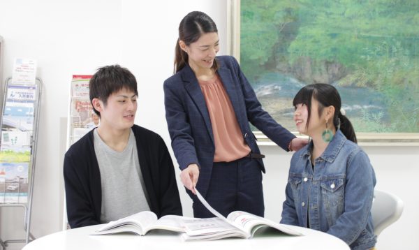 イメージ：学校での個別相談会・ご自宅でのオンライン進学説明会　受付中