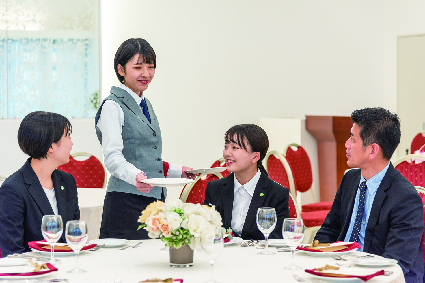 <br /><b>Warning</b>: Illegal string offset 'label' in <b>/home/kawaharagakuen/www/ht_docs/web/minato/wp-content/themes/hospitality.kawahara.ac.jp/single-oc.php</b> on line <b>96</b><br /> ホテルスタッフになりきっちゃおう♪