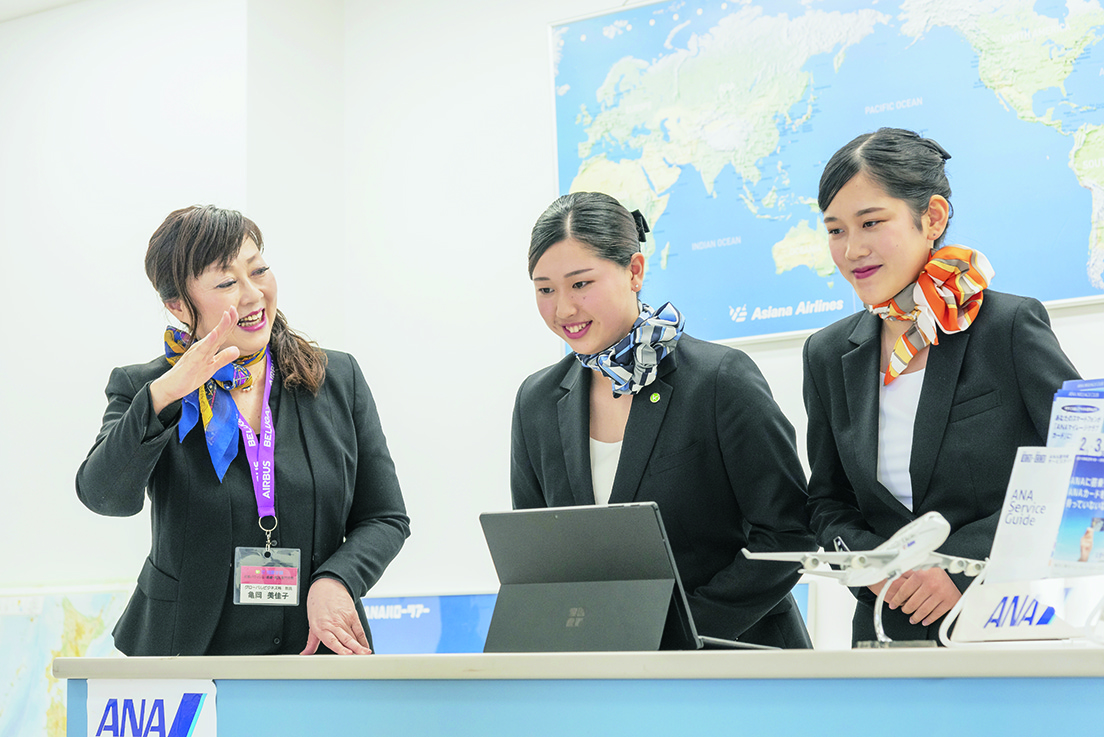 <br /><b>Warning</b>: Illegal string offset 'label' in <b>/home/kawaharagakuen/www/ht_docs/web/minato/wp-content/themes/hospitality.kawahara.ac.jp/single-oc.php</b> on line <b>96</b><br /> グランドスタッフの仕事に挑戦!