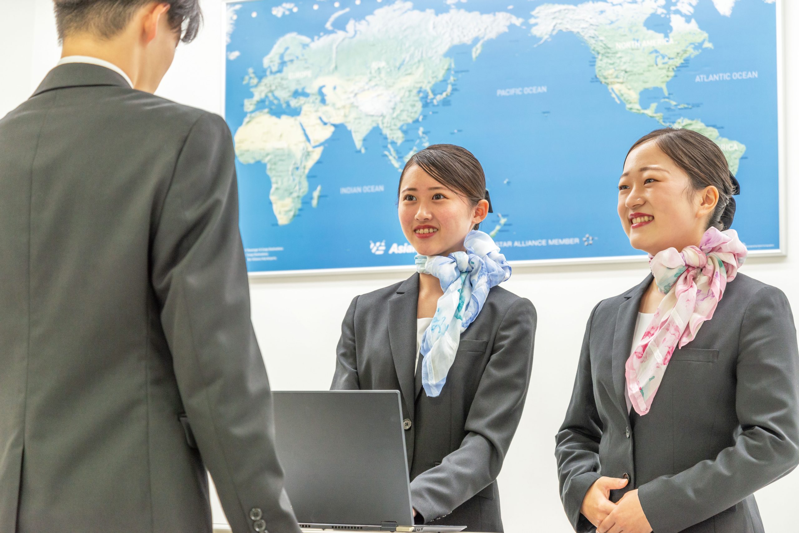 <br /><b>Warning</b>: Illegal string offset 'label' in <b>/home/kawaharagakuen/www/ht_docs/web/minato/wp-content/themes/hospitality.kawahara.ac.jp/single-oc.php</b> on line <b>96</b><br /> 【海外ビジネス科&エアライン・観光科合同】春メイク♥ネクタイ締め方講座