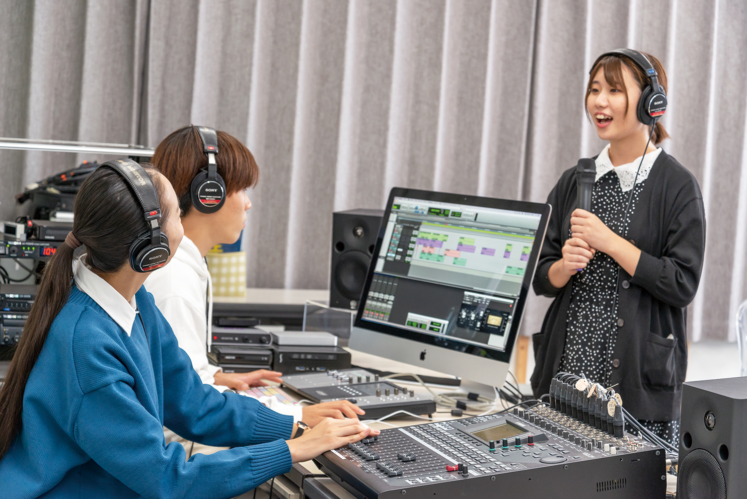 <br /><b>Warning</b>: Illegal string offset 'label' in <b>/home/kawaharagakuen/www/ht_docs/web/minato/wp-content/themes/hospitality.kawahara.ac.jp/single-oc.php</b> on line <b>96</b><br /> 専門学校での授業を体験しよう!ボイトレ体験♪