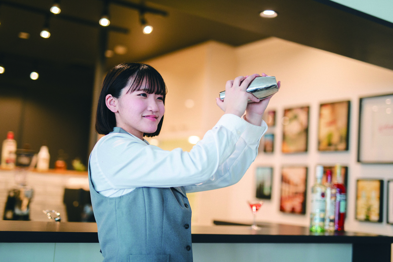 ブライダル・ホテル科 Let's バーテンダー体験🍸