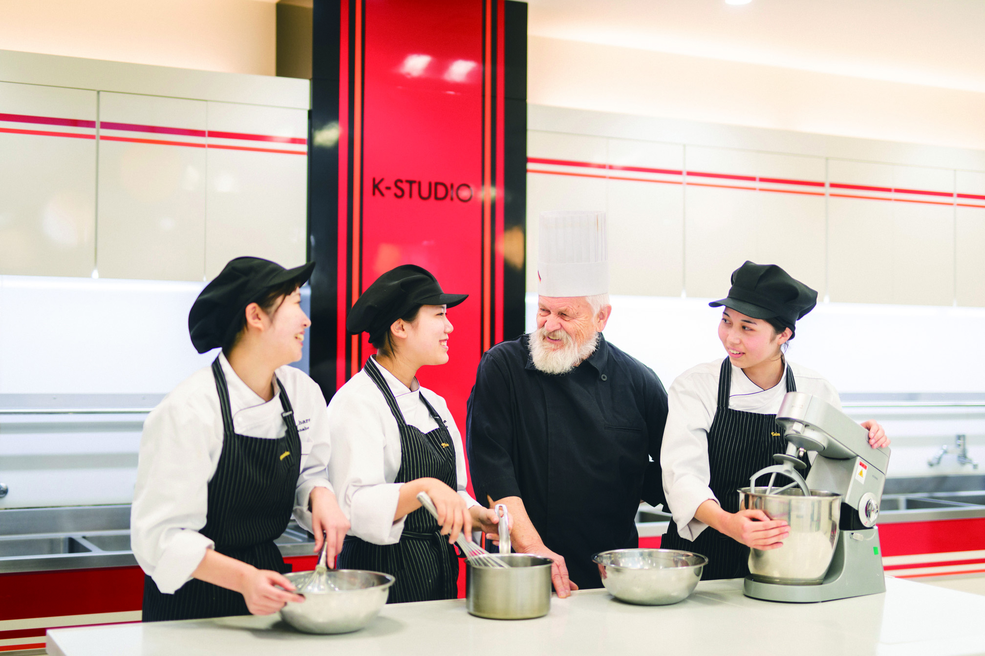 パティシエ・ブランジェ科 人が笑顔になるレシピを学ぼう